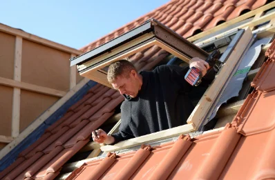 Pose de fenêtres de toit Velux à Souilhanels